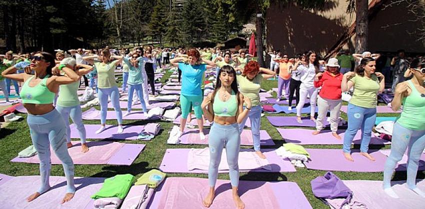 Farkındalık etkinliği. 400 kişi yoga yaptı