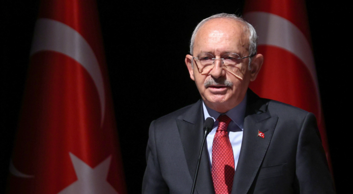 Anayasa değişikliği için bizim kapımıza gelmesinler