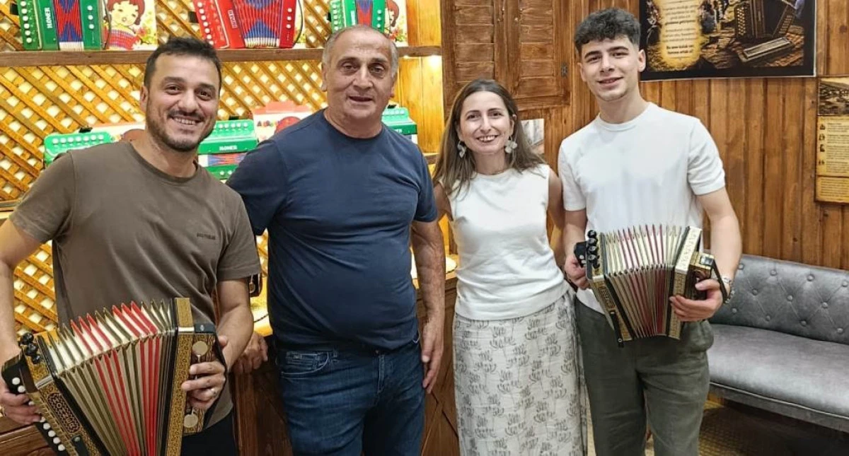 AYŞENUR KOLİVAR İLE RİZE ARMONİKASI &Uuml;ZERİNE 