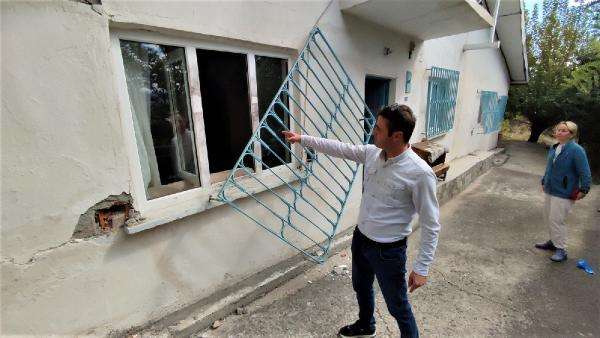 Hastanede tedavi g&ouml;r&uuml;rken eve hırsız girdi
