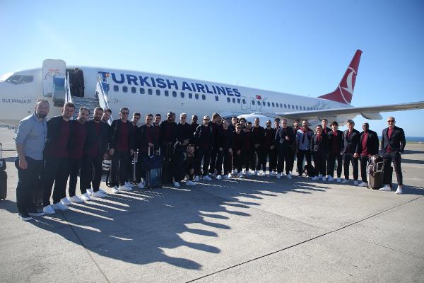 Trabzonspor, ligin son maçı için İstanbul’a gitti
