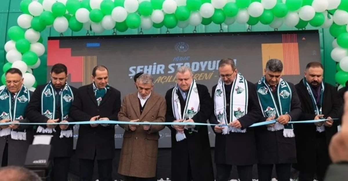 Bakan Bak, Şehir Stadyumunun açılışını yaptı