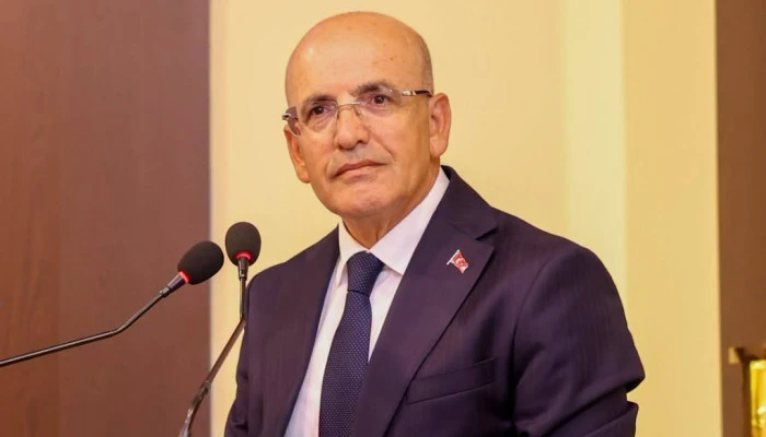 BAKAN RİZELİLERİ OYALADI GİTTİ