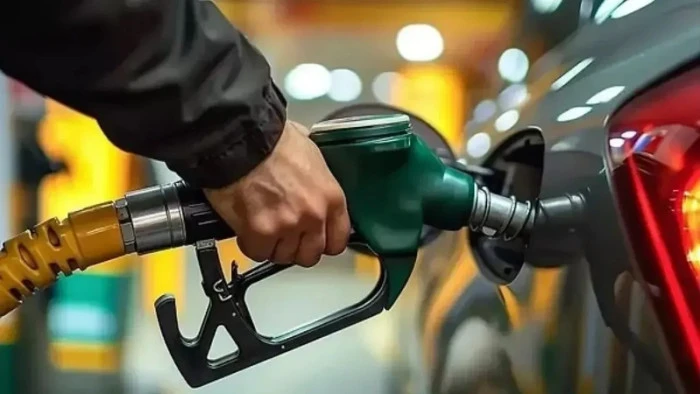 BENZİN VE MOTORİN FİYATLARI UÇUŞA GEÇTİ