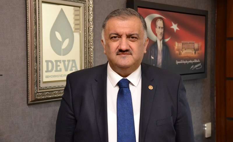 “Çanakkale geçilmezdi! Çünkü Türk milleti diz çökmezdi”