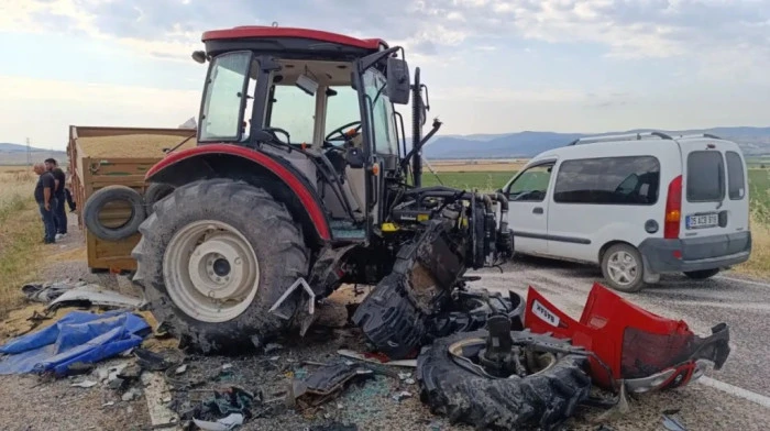 Cenaze d&ouml;n&uuml;ş&uuml; Feci kaza: 3 kişi hayatını kaybetti