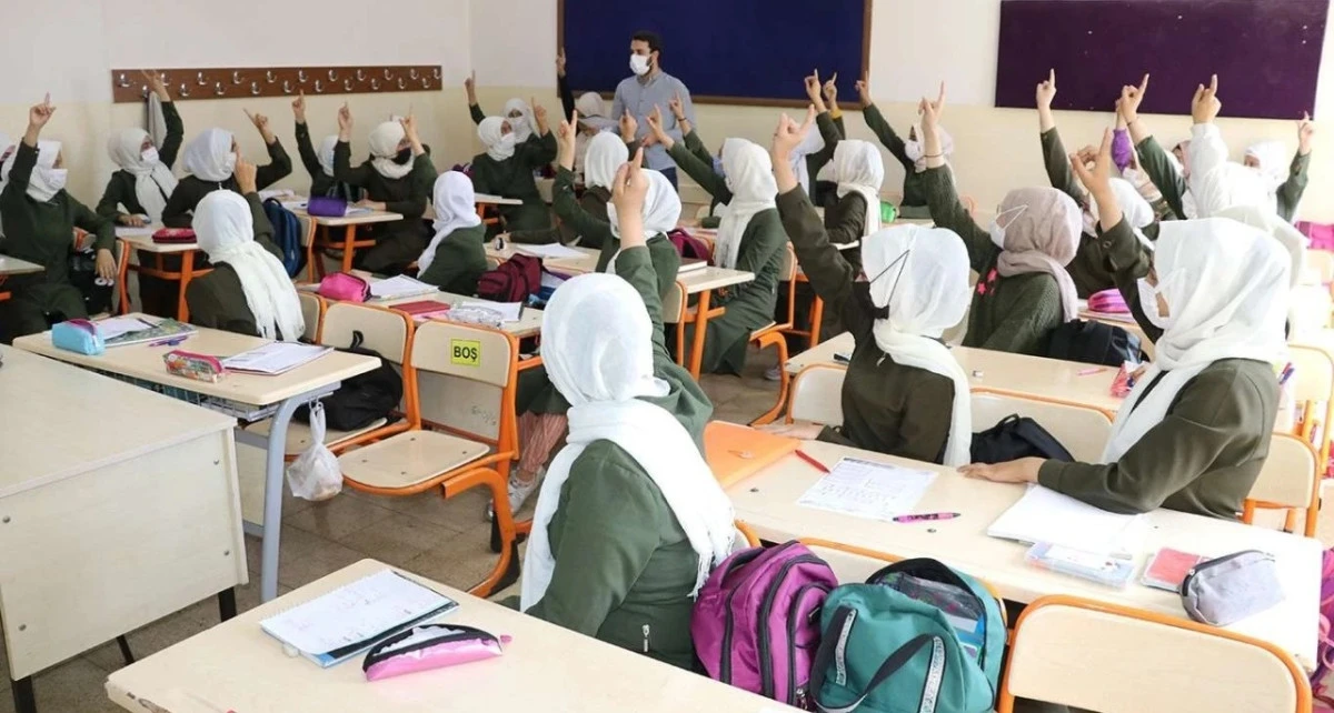 &ldquo;Dindar bir nesil yetiştireceğiz.&rdquo; diyerek  ...
