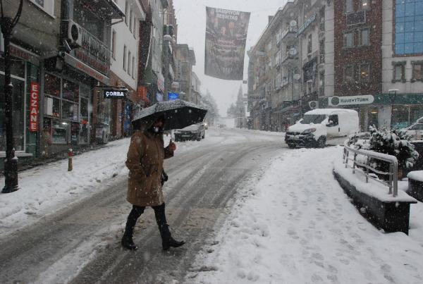 Bartın'da 113 köy yolu kardan kapandı; 72 köyde elektrik yok