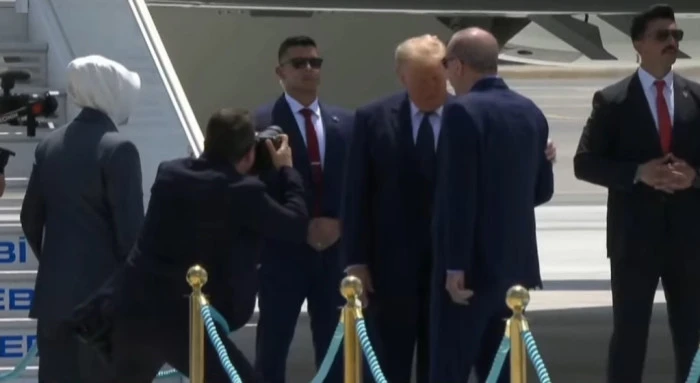 Erdoğan Trump'ı U&ccedil;ağın Kapısında Karşıladı