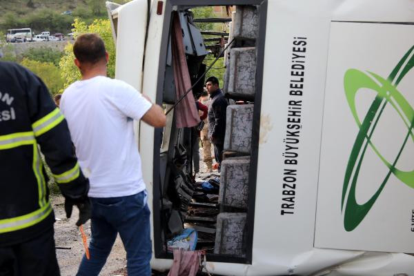 Trabzon'da  FECİ KAZA    4 ölü, 20 yaralı