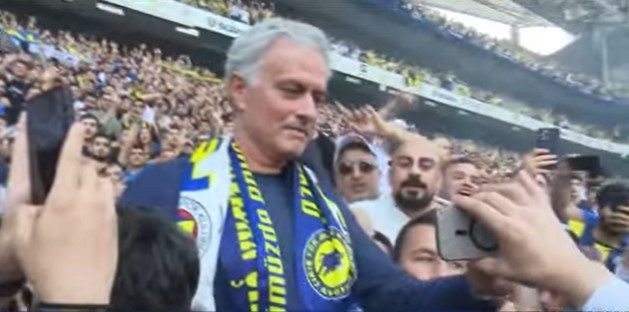 Fenerbahçe’de  Jose Mourinho İmzayı attı