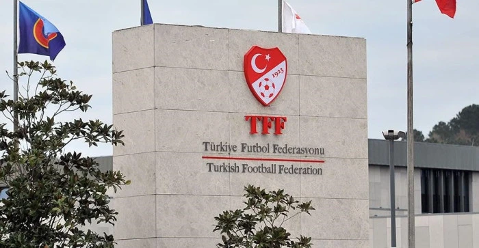 FUTBOL MAÇLARINDA TAŞINMASI YASAKLANDI