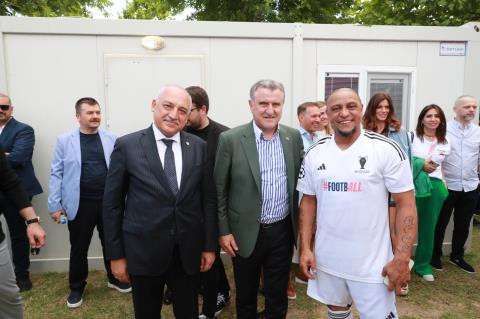 Futbolun Efsaneleri Şampiyonlar Ligi Finali Öncesi İstanbul’da Buluştu