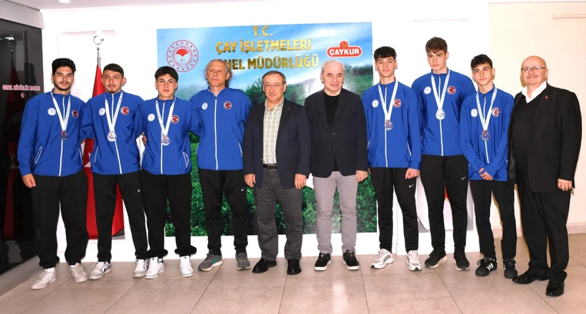 GENEL MÜDÜR FRANSA'DAN DÖNEN SPORCULARI ÖDÜLLENDİRDİ