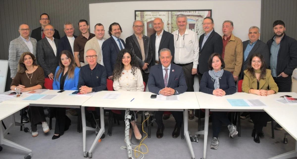 İzmir Dişhekimleri Odası'nda Ersin Atinel Güven Tazeledi