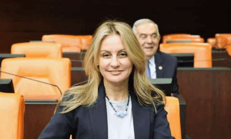 İzmir Milletvekili  Partisi’nden İstifa Etti