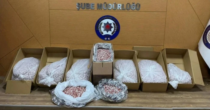 İzmir’de 356 bin uyuşturucu hap ele geçirildi