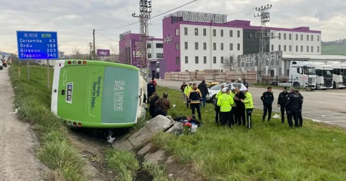 Öğrenci servisi devrildi: 11 yaralı