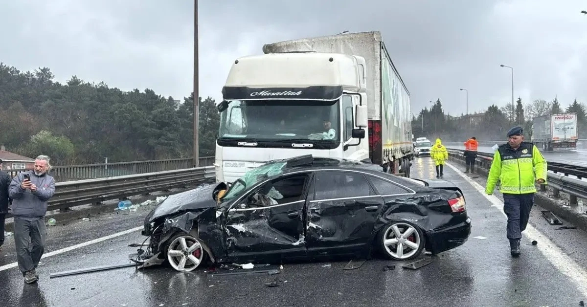 Otoyolu’nda zincirleme kaza: İstanbul yolu kapandı