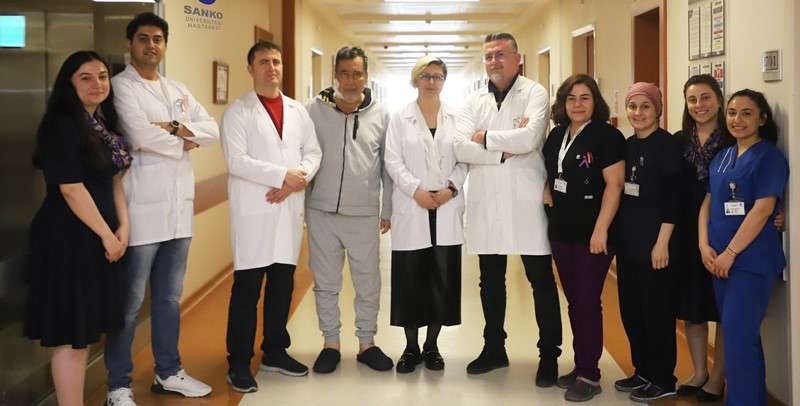 -POLİKİSTİK BÖBREK HASTASINA KADAVRA BÖBREK NAKLİ