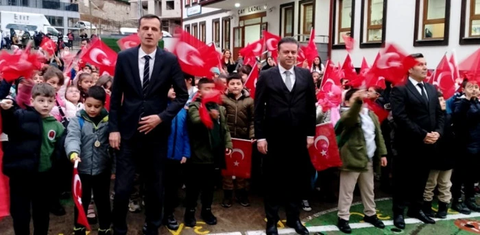 RİZE'DE 2. YARI YIL BAYRAK SEVGİSİ TEMASIYLA BAŞLADI
