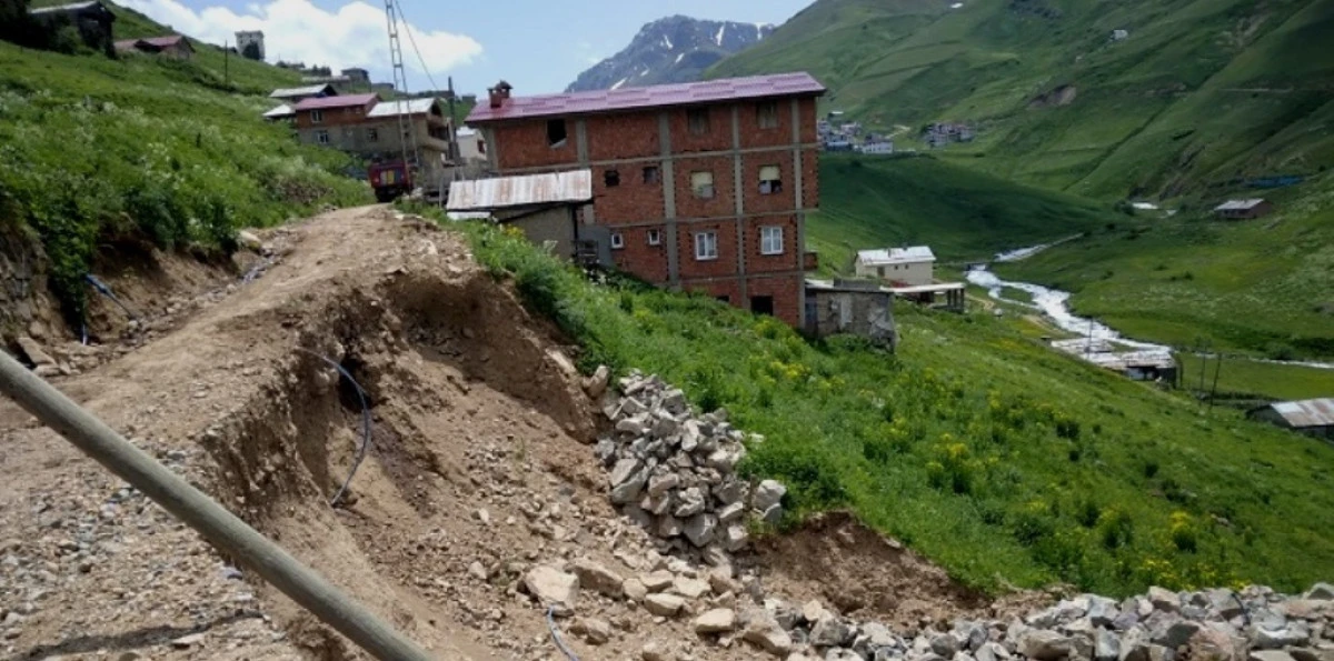 RİZE'DE 3 AYDIR KAPALI YOL... YA O İLÇEDE OLSAYDI