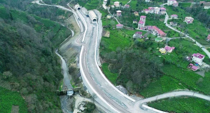 RİZE'YE YAKIŞMIYOR  1 KM. LİK YOL  NEDEN YAPILAMIYOR