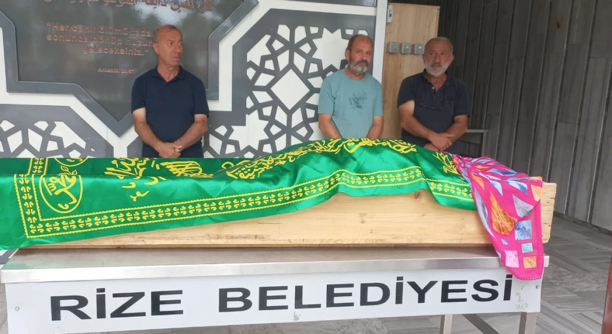 RİZE'DE DUALARLA SON YOLCULUĞUNA UĞURLANDI