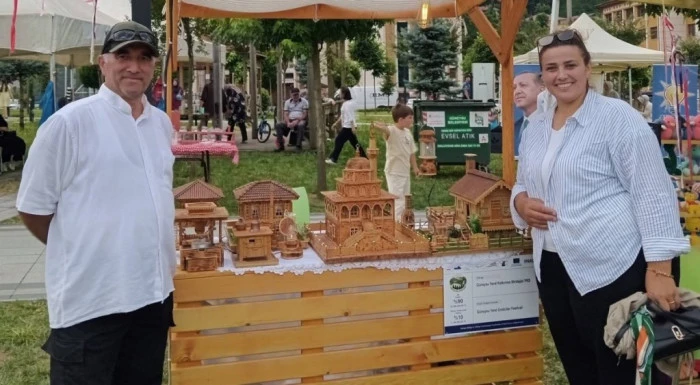 Rize'de Emekli Oldu, Atık Ahşapları Sanat Eserine D&ouml;n&uuml;şt&uuml;rd&uuml;