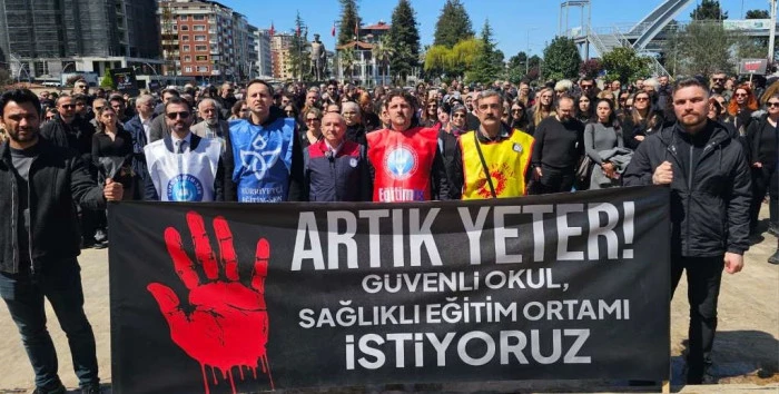 RİZE'DE HESAP SORMAK İ&Ccedil;İN ALANA &Ccedil;IKTILAR. ARTIK YETER!