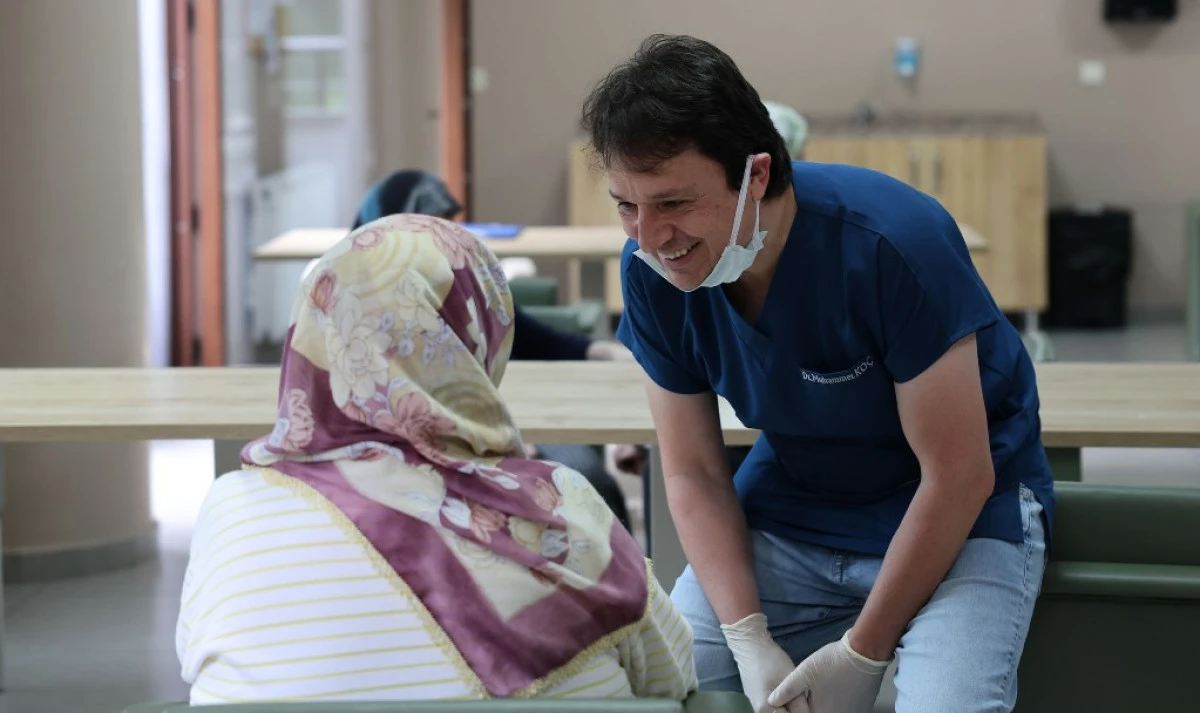 Rize&rsquo;de Huzurevi Sakinlerine Yerinde Ağız ve Diş Sağlığı Hizmeti