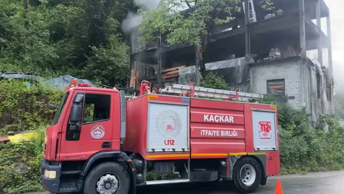 RİZE'DE KORKUTAN YANGIN
