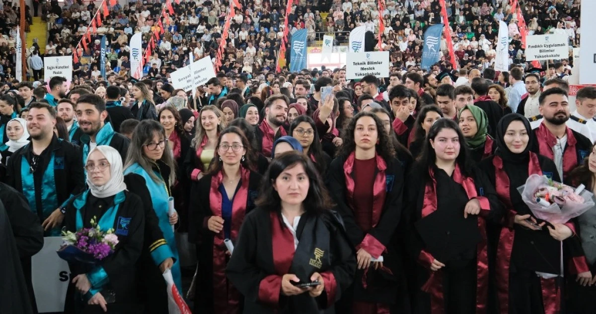RİZE'DE MUHTEŞEM MEZUNİYET T&Ouml;RENİ