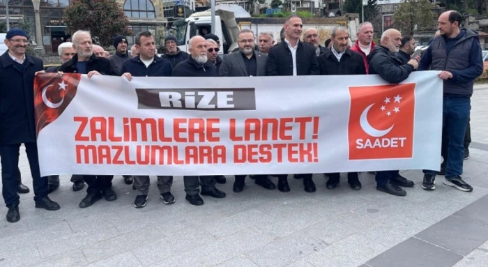 RİZE'DE SAHAYA İNDİLER ZALİMLERE LANET YAĞDIRDILAR