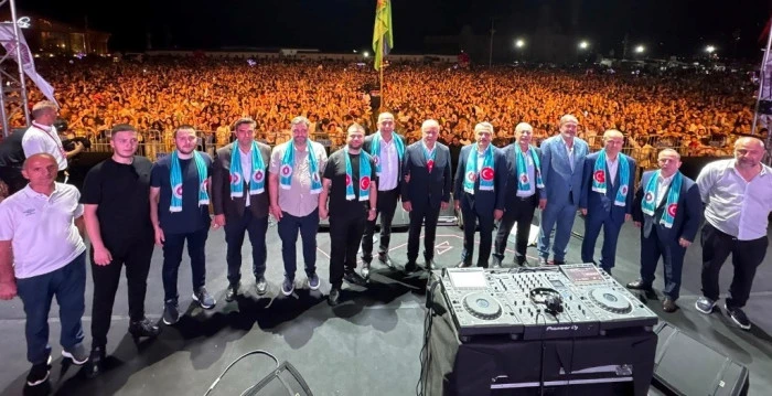 ​Rize&rsquo;de tarihi konser: 40 binden fazla kişi şenliğe akın etti