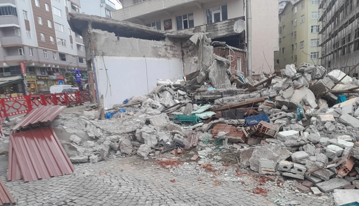RİZE'DE  YILLARDIR BEKLENEN YIKIM GERÇEKLEŞTİ
