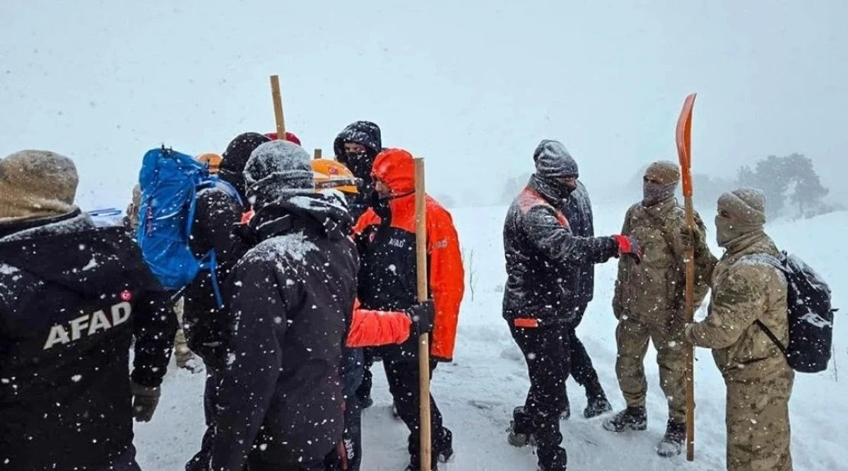RİZE'DEN DE DESTEK GİTTİ KURTARMA  &Ccedil;ALIŞMALARI  YENİDEN BAŞLADI