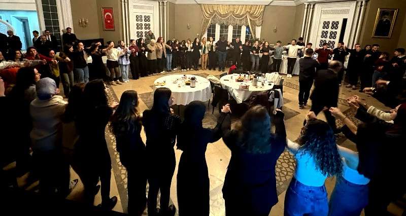 RİZELİ BAŞKAN RİZELİ GENÇLERİ AĞIRLADI