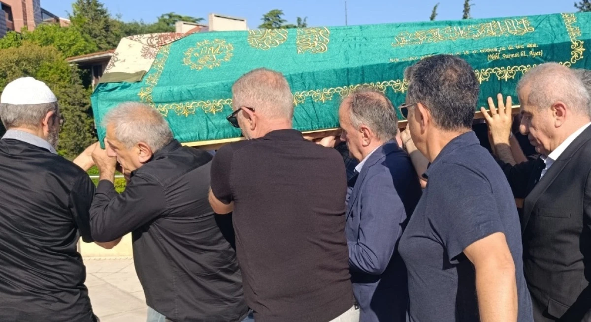 RİZELİ BAŞKANIN ACI G&Uuml;N&Uuml;. DUALARLA SON YOLCULUĞUNA UĞURLANDI