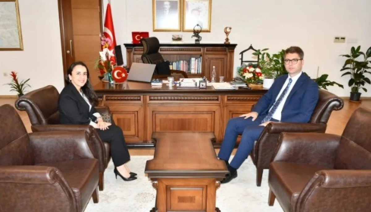 RİZELİ B&Uuml;ROKRATLARIN İZMİR'DE DUYGUSAL  BULUŞMSI