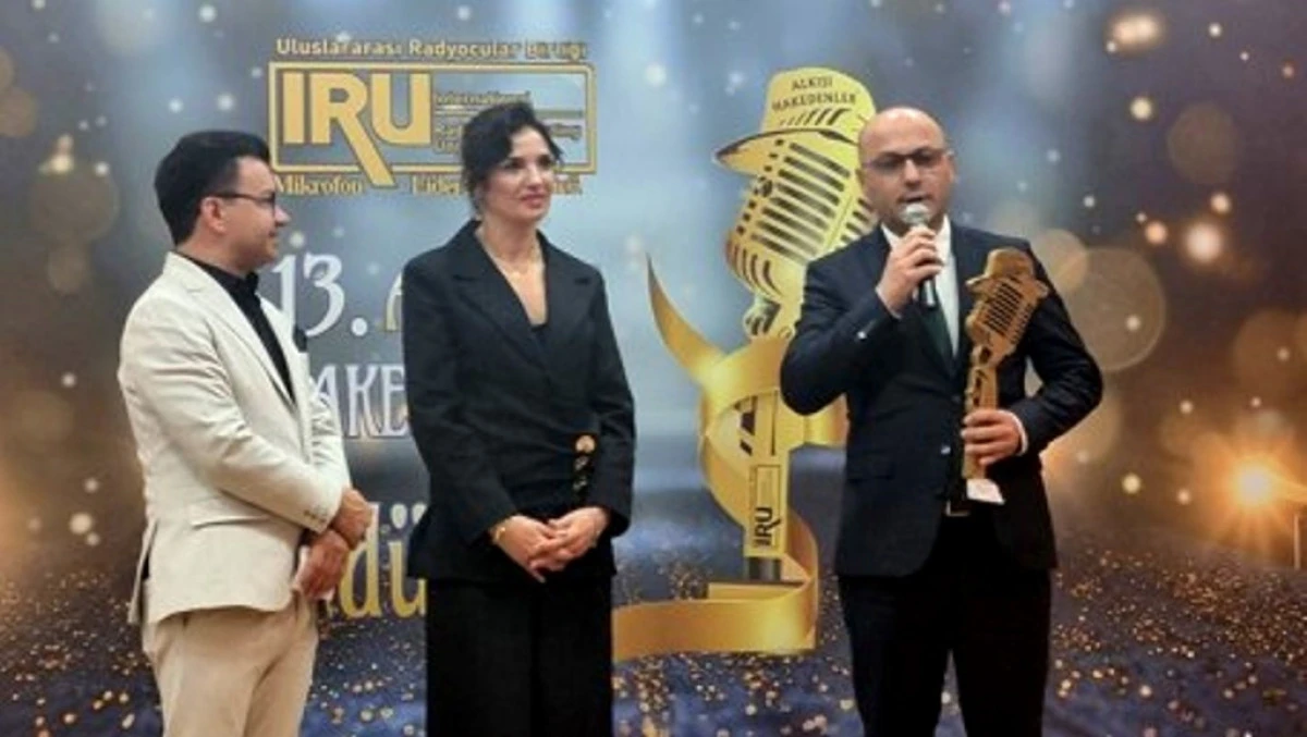 RİZELİ GENEL M&Uuml;D&Uuml;RE  "YILIN ALKIŞI HAKEDEN" &Ouml;D&Uuml;L&Uuml;