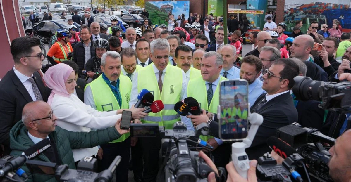 RİZELİ İK BAKANDA A&Ccedil;ILIŞA KATILDI.  Rize G&uuml;nleri başladı