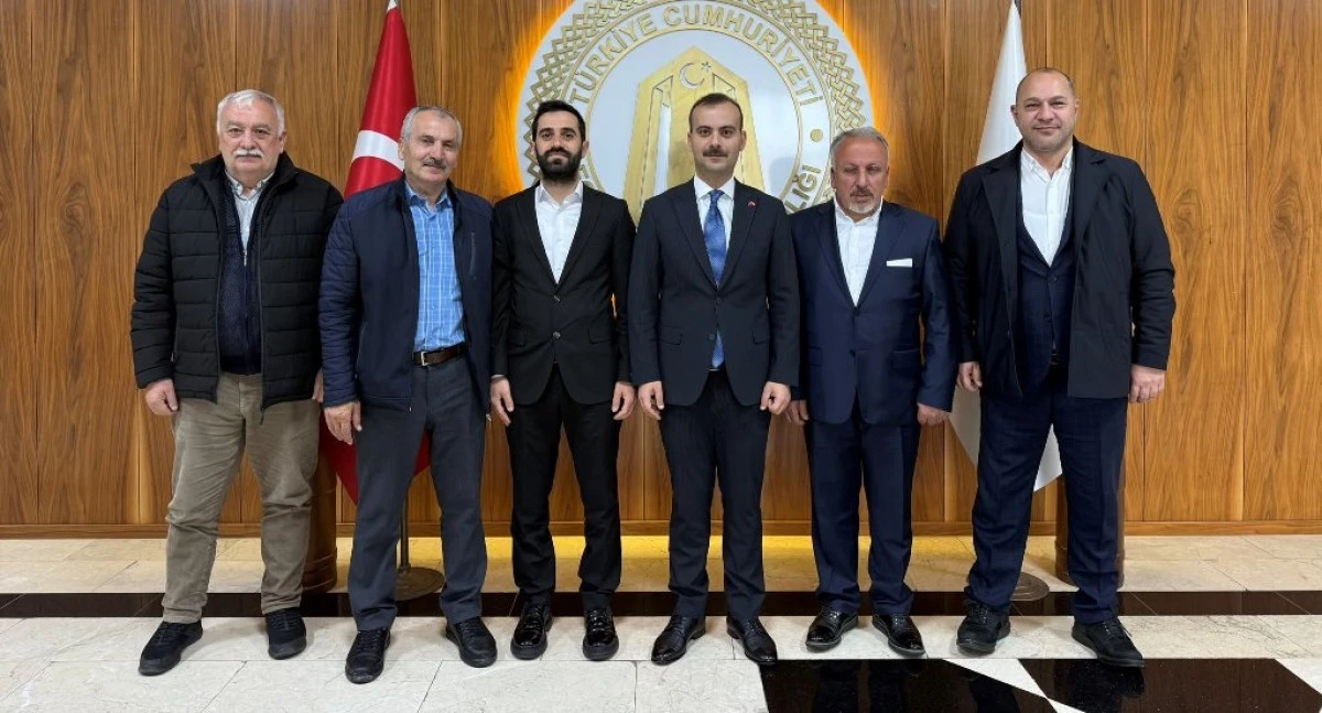 RİZELİ KAYMAKAMI HEMŞEHRİLERİNİ  AĞIRLADI