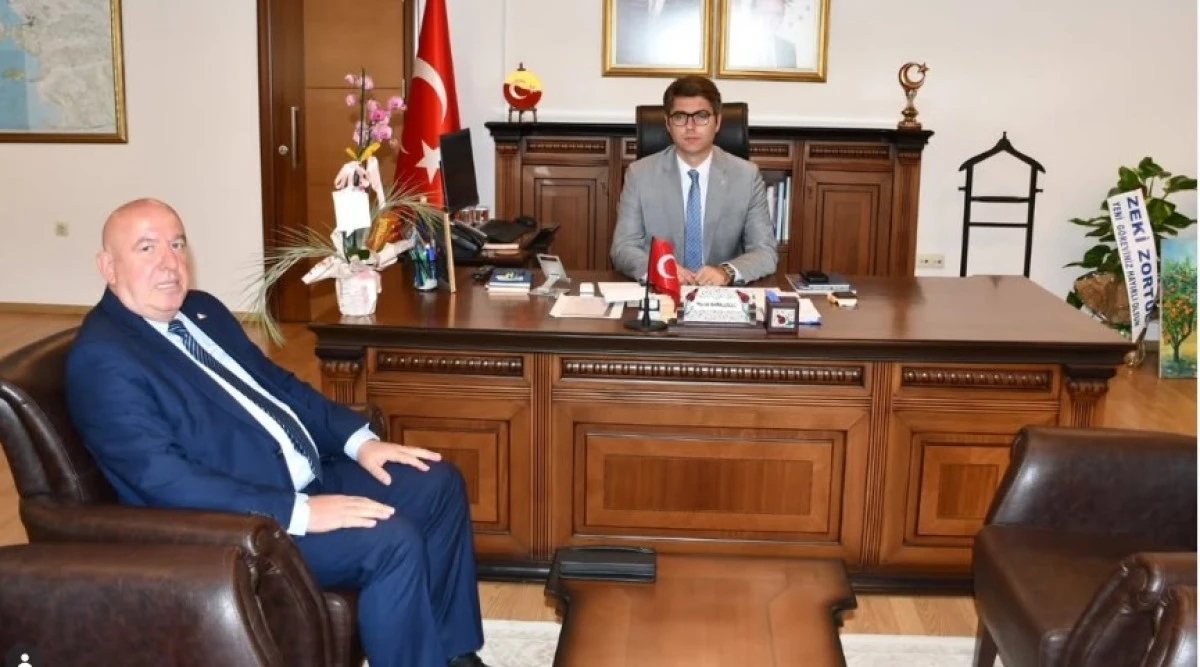 RİZELİ M&Uuml;D&Uuml;RDEN RİZELİ KAYMAKAMA HAYIRLI OLSUN ZİYARETİ