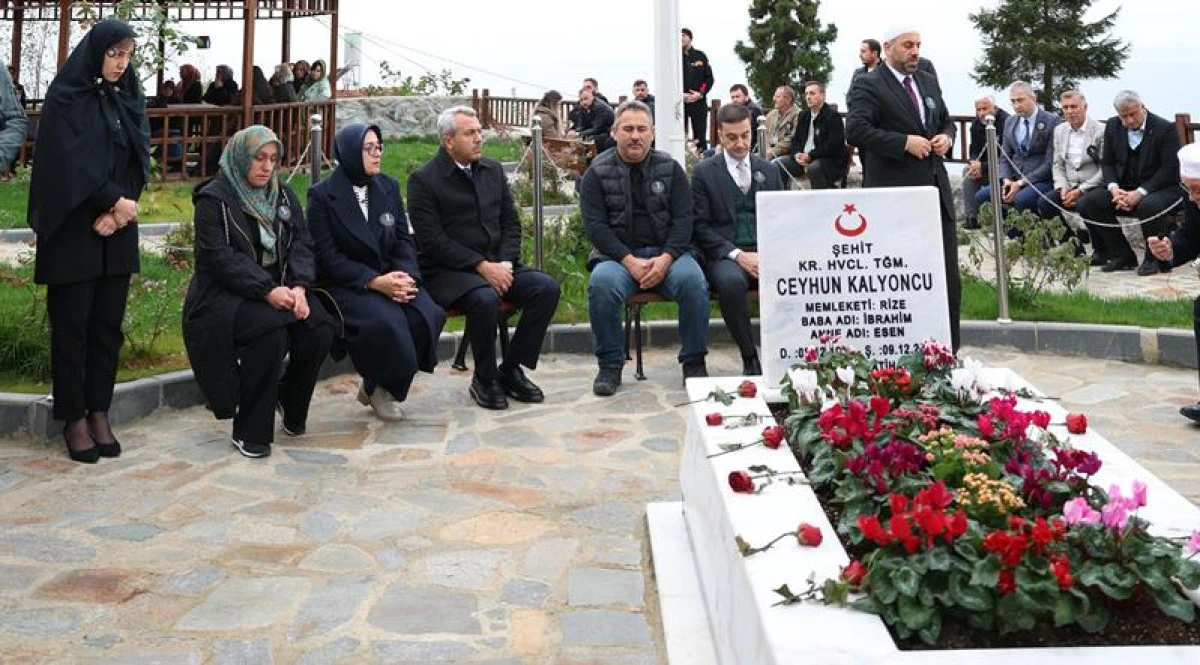 RİZELİ ŞEHİT RİZE'DE MEZARI BAŞINDA ANILDI