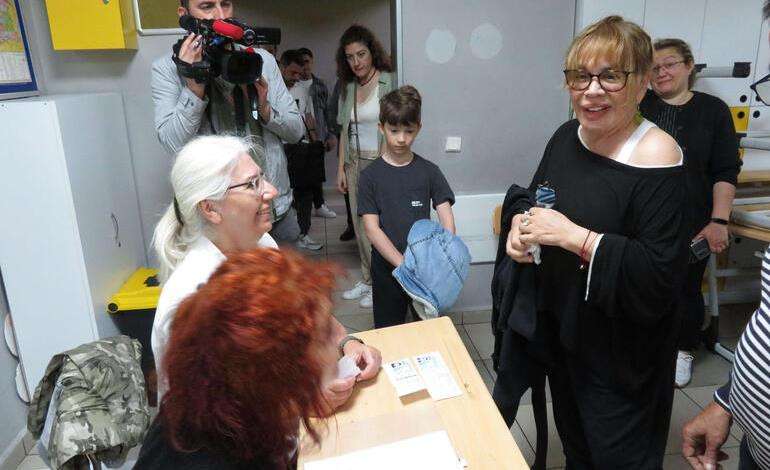 Rizeli Ünlü Sanatçı  mührü bırakmayı unuttu
