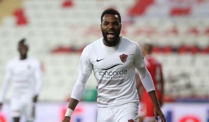 Süper Lig'in gol kralı 11. kattan düşerek hayatını kaybetti