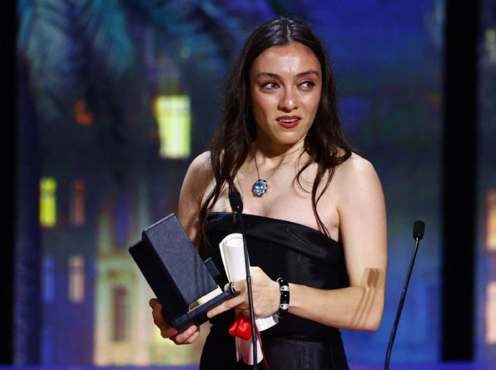 Türk Yıldız Oyuncu Cannes Film Festivali’nde en iyi kadın oyuncu ödülünü aldı