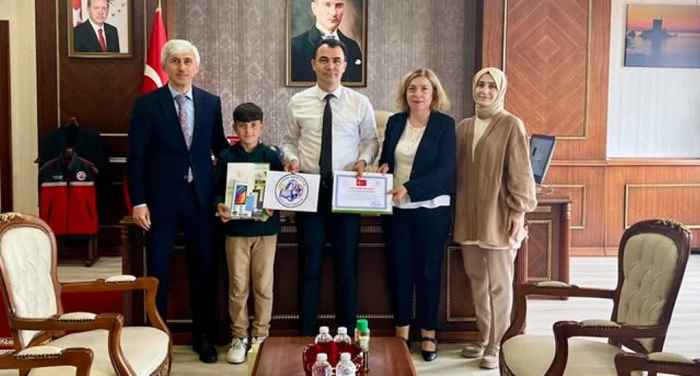 T&Uuml;RKİYE 2. Sİ  RİZELİ &Ouml;ĞRENCİYİ MAKAMINDA KABUL ETTİ