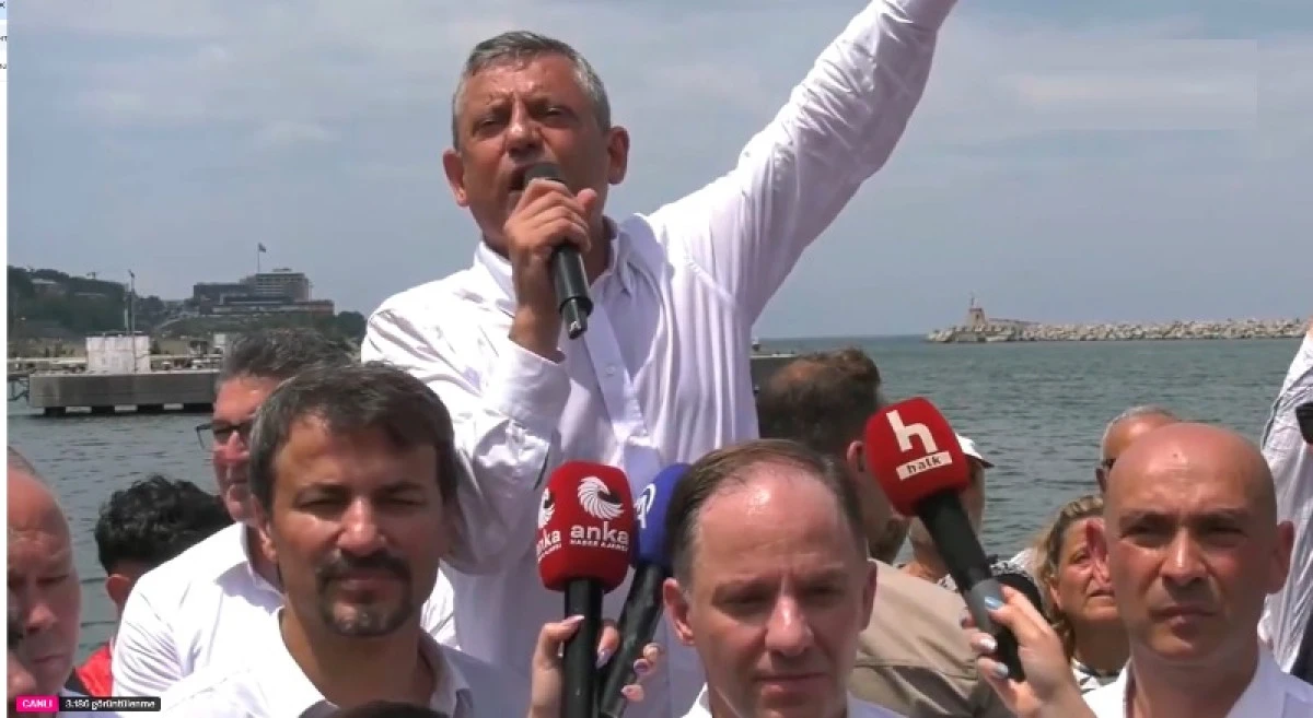 T&uuml;rkiye Siyasetinde Yeni Arayışlar ve &Ouml;zg&uuml;r &Ouml;zel Tartışmaları